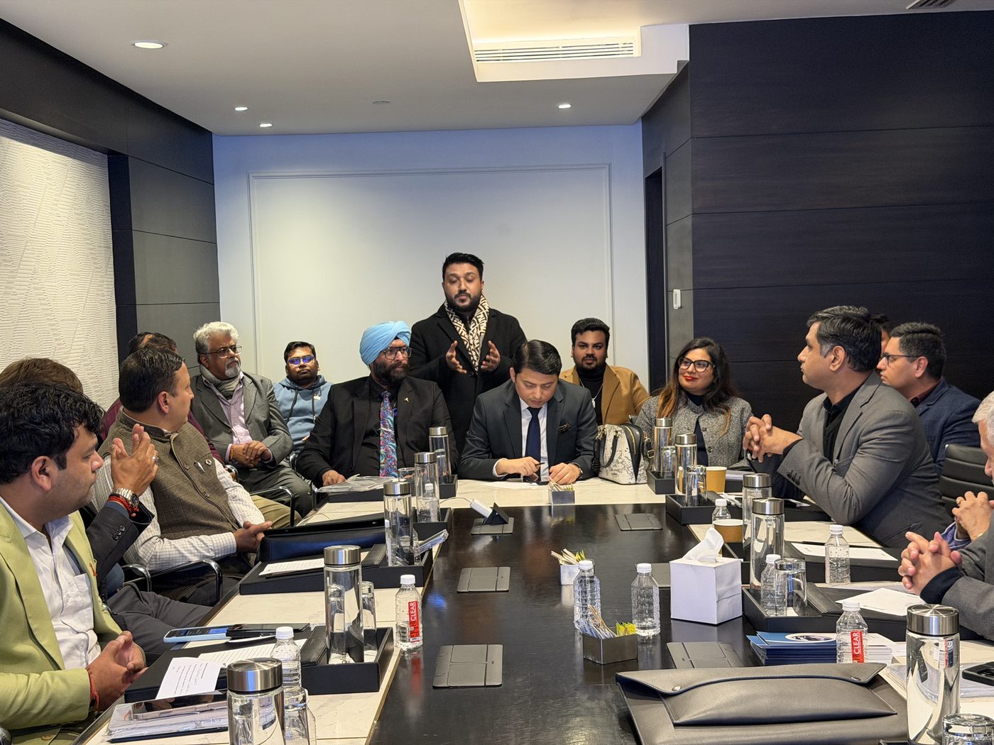 A full roundtable in session